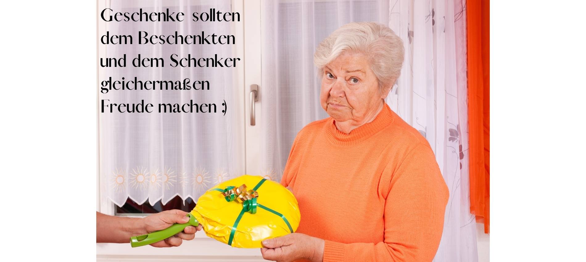 Alte Frau bekommt Bratpfanne geschenkt und freut sich nicht