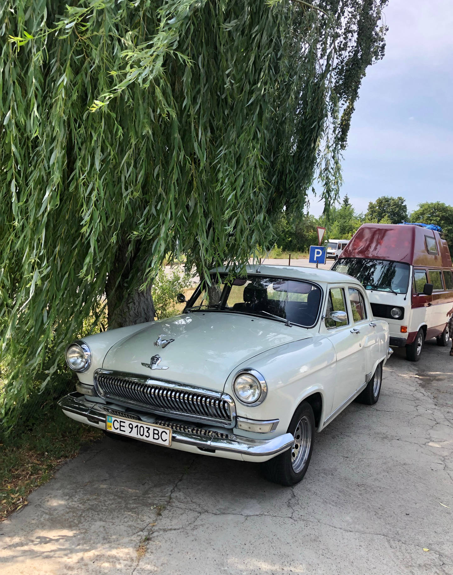 Oldtimer Ukraine an der Hydroelektrostation