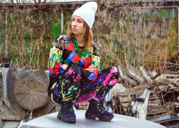 Gopnik Rapperin ernster Blick